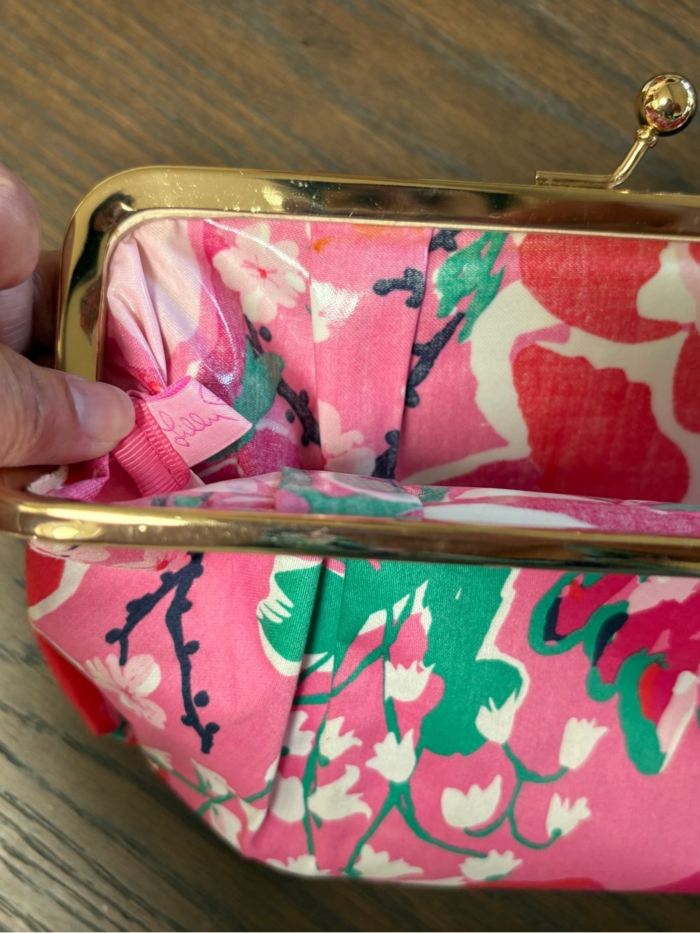 NWT Lilly Pulitzer Clutch in Hotty Pink A Thing Called Love - Picture 4 of 6